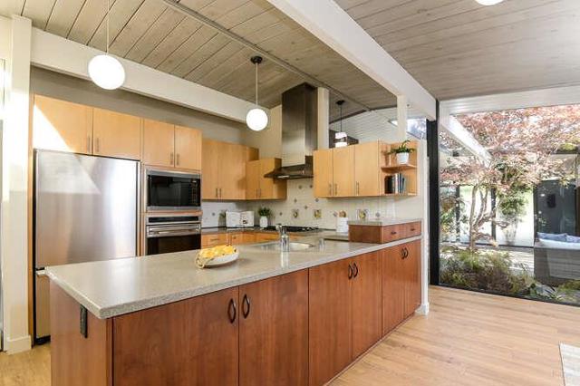 812 San Francisco Court, Stanford CA: https://media.crmls.org/mediaz/3ba7777d-9e80-456d-838c-b22ea5991001.jpg