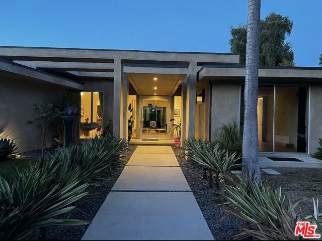 3112 Corda Drive, Los Angeles CA: https://media.crmls.org/mediaz/3ba79286-4e72-41e4-b8da-60c197729c98.jpg