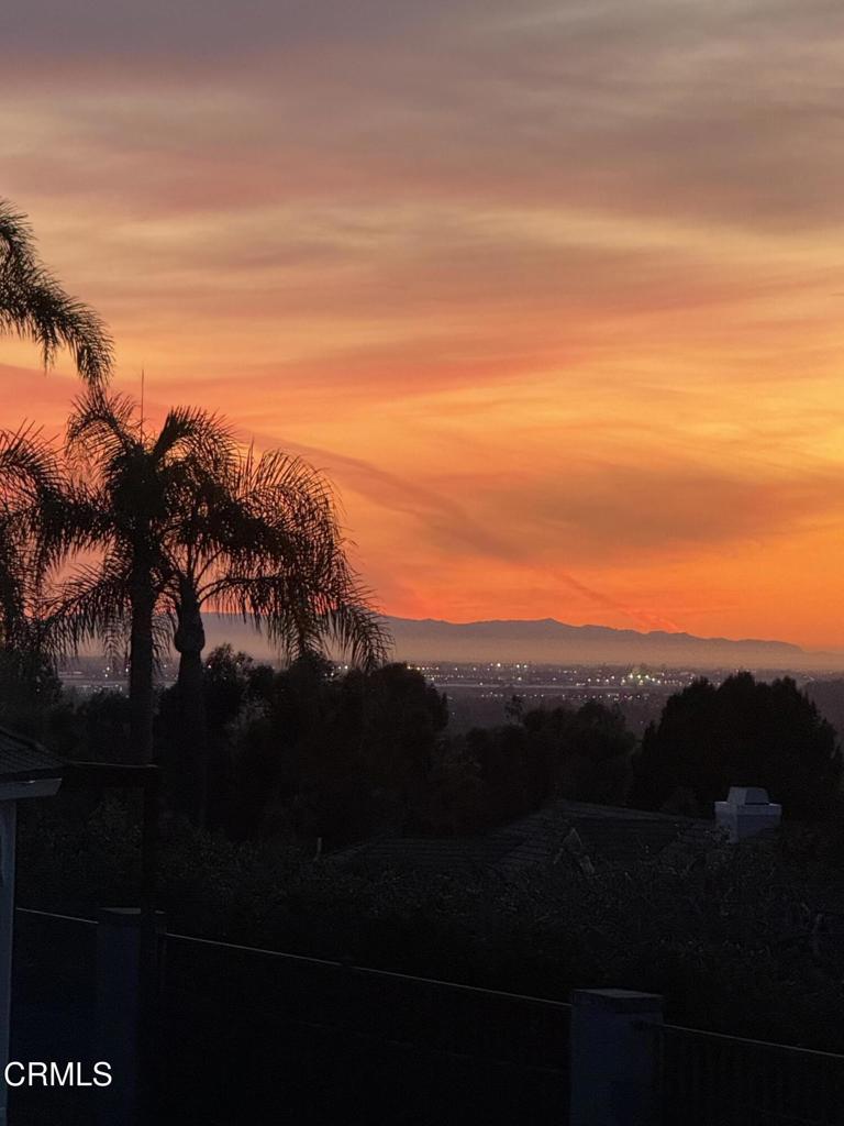 https://media.crmls.org/mediaz/3ba8708b-b886-441b-a25d-2c56a646ae3d.jpg?preset=X-Large