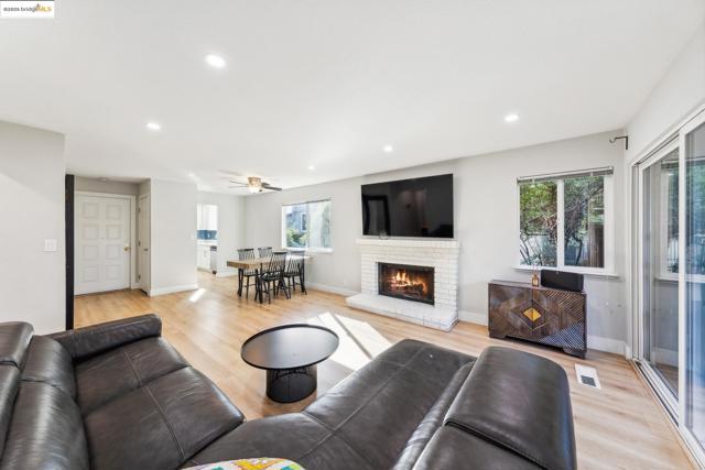 1893 Shirley Dr, Benicia CA: https://media.crmls.org/mediaz/3ba88ae2-177d-4d04-aaa8-ae3ae98f5cdf.jpg