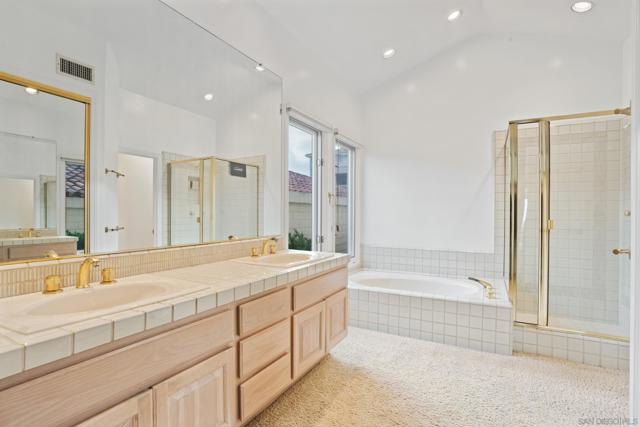 1327 Caminito Batea, La Jolla CA: https://media.crmls.org/mediaz/3ba91312-4928-49e7-8634-f7ca931a897f.jpg
