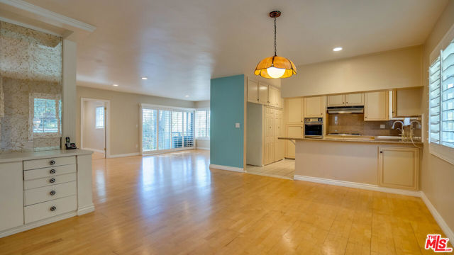 9631 CRYSTAL VIEW Drive, Tujunga CA: https://media.crmls.org/mediaz/3ba97d20-9b09-42f5-8ead-b3f97d378df3.jpg