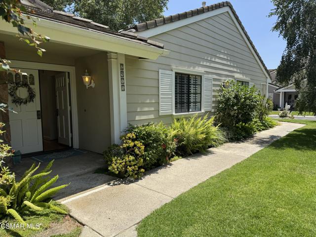 2971 Shadow Brook Lane, Westlake Village CA: https://media.crmls.org/mediaz/3ba9b855-bd86-4d72-8ba7-6e21d59056f2.jpg