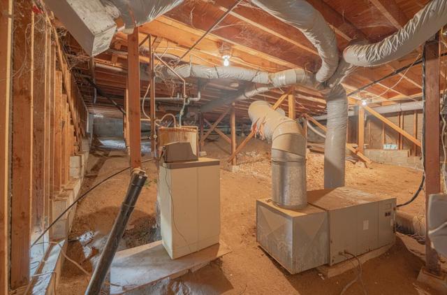 19400 Eden Court, Salinas CA: https://media.crmls.org/mediaz/3baa195b-1ffb-4643-a326-0f26c9656a34.jpg