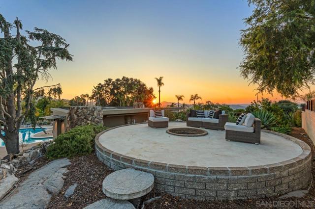 11020 Horizon Hills Dr, El Cajon CA: https://media.crmls.org/mediaz/3baa7ead-3e33-4b73-a049-a515d4cbd2c1.jpg