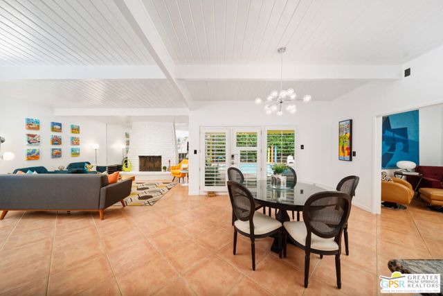 695 N Monterey Road, Palm Springs CA: https://media.crmls.org/mediaz/3baadd4f-71b7-4770-8ba4-e413f70ce2e9.jpg