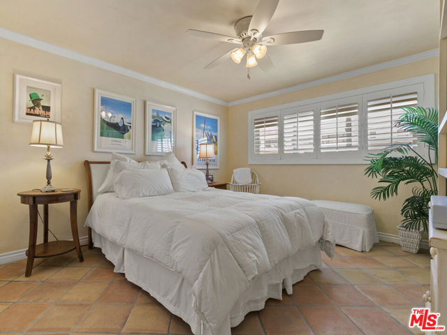 22626 Pacific Coast Highway, Malibu CA: https://media.crmls.org/mediaz/3bab5b2e-4e54-4e28-bada-c1679758bf5e.jpg