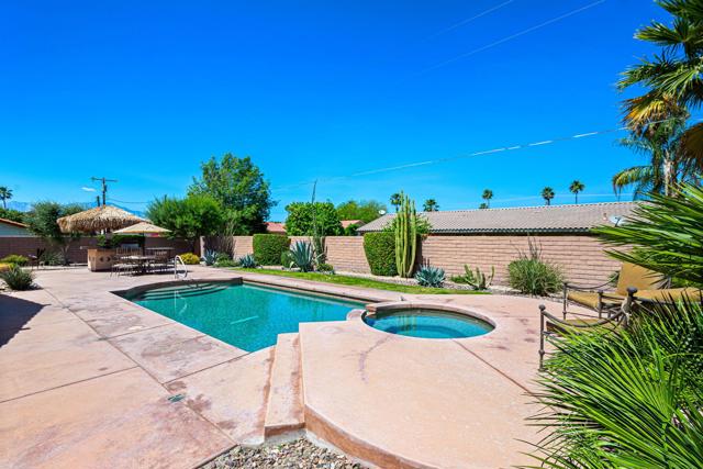 Image 24 of 47 For 78820 Runaway Bay Drive