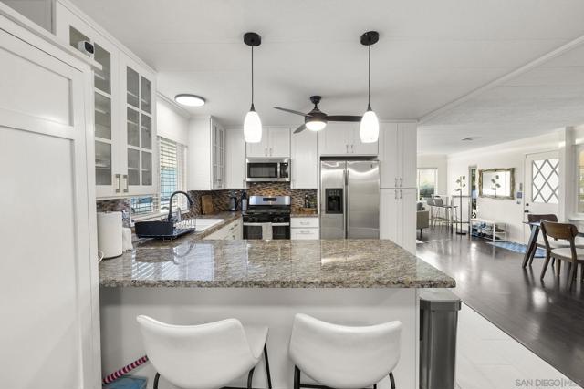 7004 San Bartolo, Carlsbad CA: https://media.crmls.org/mediaz/3bac1b18-38f6-411e-b59e-d1ae09734cd9.jpg