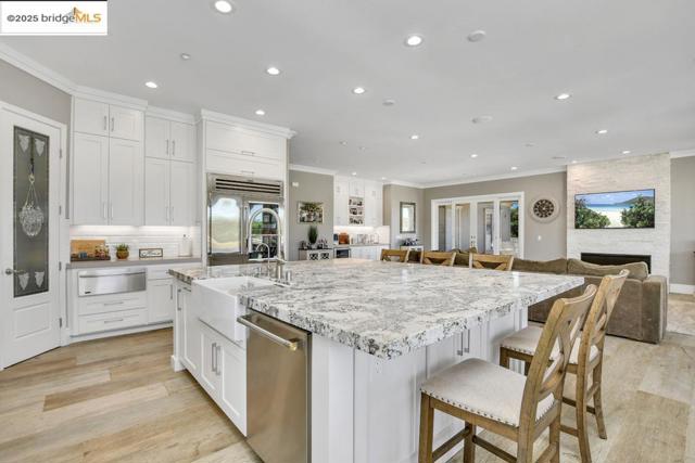 430 Ellisa Ln, Brentwood CA: https://media.crmls.org/mediaz/3bac8e22-9526-440f-ab2c-d9065ae8db76.jpg