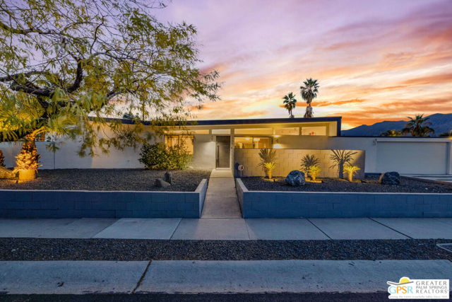 3351 E Paseo Barbara, Palm Springs CA: https://media.crmls.org/mediaz/3bac904d-3a3a-4051-b2f6-cf337e58f769.jpg