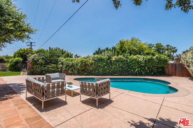 5967 Carpenter Avenue, Valley Village CA: https://media.crmls.org/mediaz/3bad4357-7089-4549-ac91-4c2a737c8139.jpg