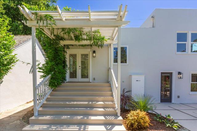 1555 Alma Street, Palo Alto CA: https://media.crmls.org/mediaz/3badbf0c-95ad-4694-9862-22aac037b943.jpg