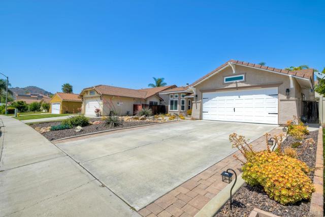 3358 Lake Circle Dr, Fallbrook CA: https://media.crmls.org/mediaz/3bae5c5d-8fda-4b34-86b2-4ea0e506a26e.jpg