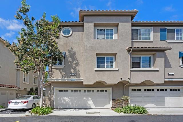4007 Bluff View Way, Carlsbad CA: https://media.crmls.org/mediaz/3baefbac-2a8f-4a1f-b7b3-69c83aa99f2f.jpg
