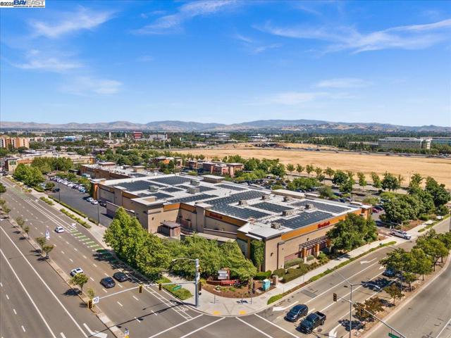 5483 Melissa Ln, Dublin CA: https://media.crmls.org/mediaz/3baf046d-68c8-4c41-9975-ecce8bdd86f9.jpg