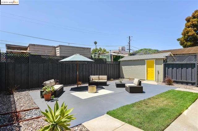 5821 Fleming Avenue, Oakland CA: https://media.crmls.org/mediaz/3baf2f26-fbd0-45e4-96e4-22bceee39713.jpg