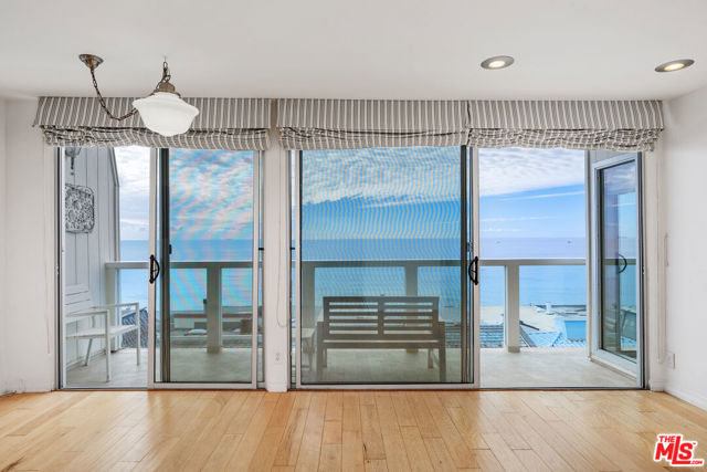 11942 Whitewater Lane, Malibu CA: https://media.crmls.org/mediaz/3baf6ac9-b7c5-4fe8-8bb9-f2e47b74644e.jpg