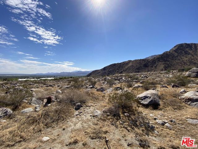 2217 Morning Vista Drive, Palm Springs CA: https://media.crmls.org/mediaz/3baf7e9e-61ff-4712-91c8-1113ffe2f6db.jpg