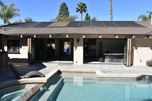 1153 Crest Dr, Encinitas CA: https://media.crmls.org/mediaz/3bafc94c-0c16-4fe1-a705-6a355ddb022f.jpg
