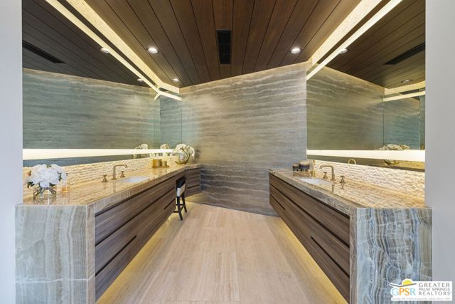 1 Sterling Ridge Drive, Rancho Mirage CA: https://media.crmls.org/mediaz/3bafedfc-c671-4cd9-b6cc-9acfbfda653a.jpg