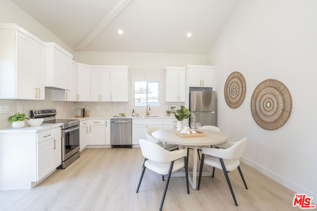 824 N Lima StreetBurbank image #28