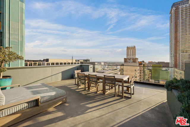 849 S Broadway, Los Angeles CA: https://media.crmls.org/mediaz/3bb06f51-88ae-4612-8358-68e50facf5ce.jpg