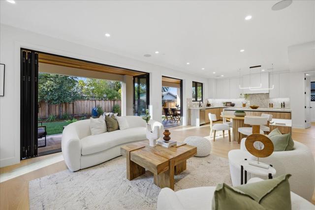 852 La Para Avenue, Palo Alto CA: https://media.crmls.org/mediaz/3bb10549-b553-42e7-b308-2579700a3561.jpg