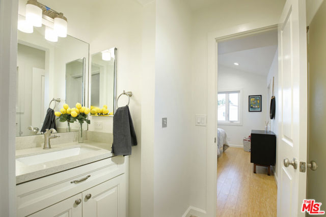 426 S Swall Drive, Beverly Hills CA: https://media.crmls.org/mediaz/3bb1e11b-54f6-43e6-ac92-ba1b412ac99f.jpg