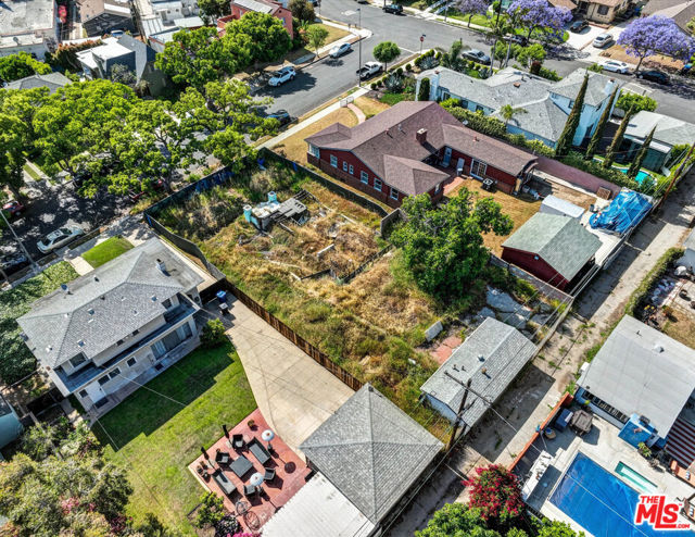 2516 13th Avenue, Los Angeles CA: https://media.crmls.org/mediaz/3bb21b1a-c306-4bb0-a11d-bb4c8e33346e.jpg