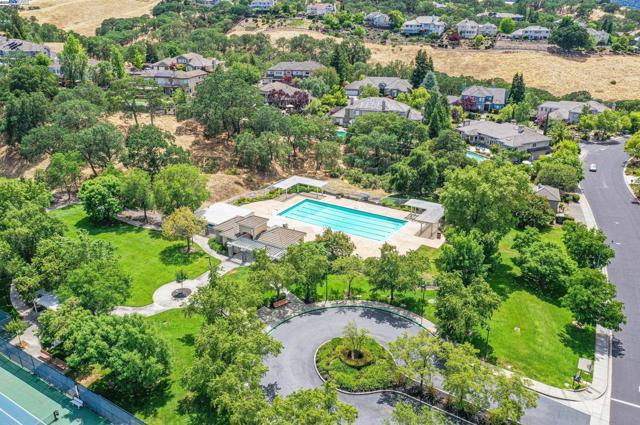 1398 Benedict Ct, Pleasanton CA: https://media.crmls.org/mediaz/3bb25049-25cb-4b36-b6c9-0af2486daa67.jpg