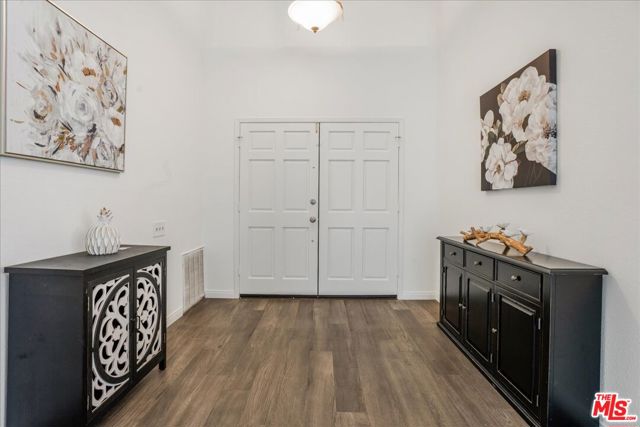 12084 London Grove Court, Moorpark CA: https://media.crmls.org/mediaz/3bb29ba9-4ffd-4e7f-8884-9b5890dd45c5.jpg