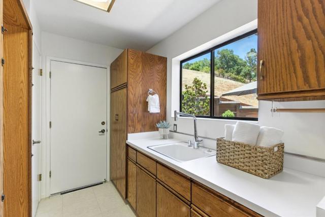 12391 Farr Ranch Court, Saratoga CA: https://media.crmls.org/mediaz/3bb2a9fe-b61c-4b99-a664-8c81b1ce4dae.jpg