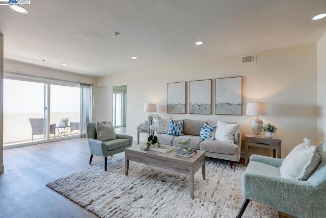 1001 Shoreline Dr, Alameda CA: https://media.crmls.org/mediaz/3bb2baac-85e7-4f97-ada2-e9d74b142149.jpg