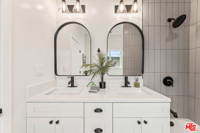 426 N Pacific Avenue, San Pedro CA: https://media.crmls.org/mediaz/3bb2ddd9-566f-43be-80e6-a406ea26284f.jpg
