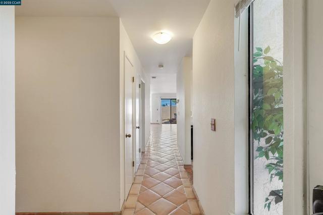 171 Nantucket Ln, Vallejo CA: https://media.crmls.org/mediaz/3bb2fa6c-a098-4883-bfde-1b961671bcae.jpg