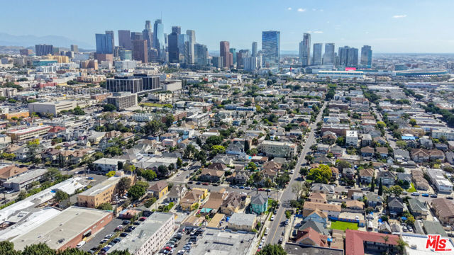 1147 S Westlake Avenue, Los Angeles CA: https://media.crmls.org/mediaz/3bb3ce28-695d-472f-ac77-3e10c3abb235.jpg