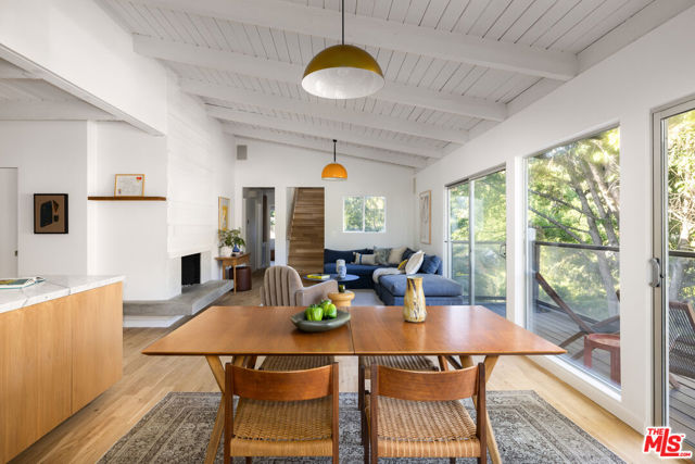 5911 Canyon Heights Lane, Los Angeles CA: https://media.crmls.org/mediaz/3bb49c2b-6d03-42df-8961-ca1f0e05648f.jpg