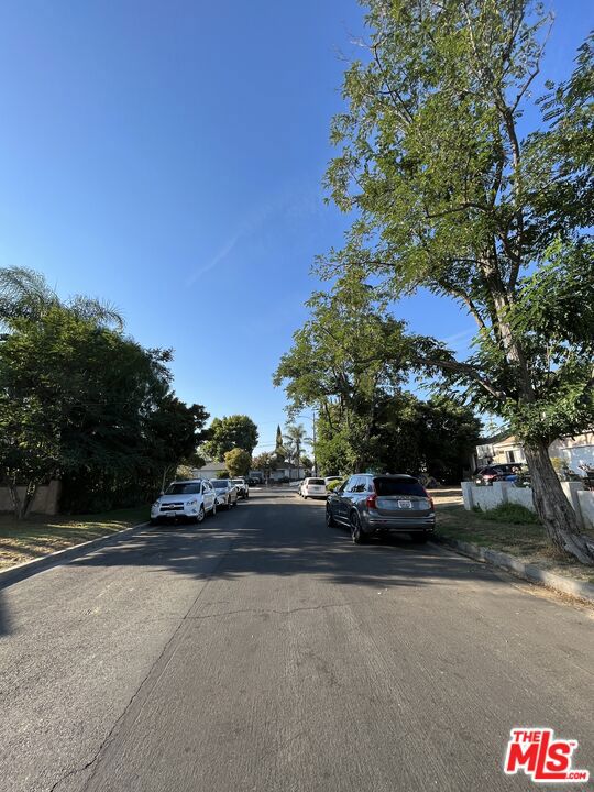 7516 Whitaker Avenue, Van Nuys CA: https://media.crmls.org/mediaz/3bb4cb16-5001-4a1b-b46e-d3177e485ef1.jpg