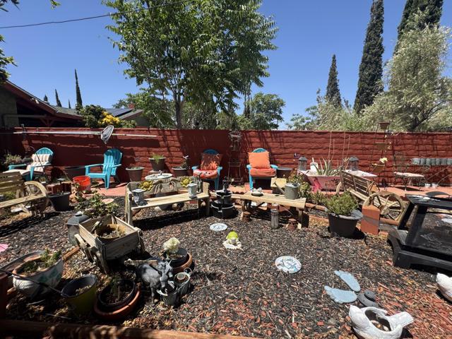 7585 Joshua Lane, Yucca Valley CA: https://media.crmls.org/mediaz/3bb52368-75c4-48ac-ad23-d80e348d8dff.jpg