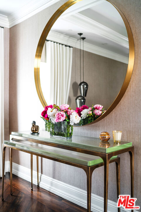 727 N Alta Drive, Beverly Hills CA: https://media.crmls.org/mediaz/3bb5c477-40f0-48e8-b5f1-9e859c078341.jpg