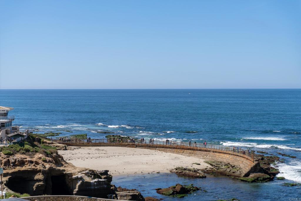 https://media.crmls.org/mediaz/3bb5edb9-896d-442a-bd96-cba9809162e2.jpg?preset=X-Large