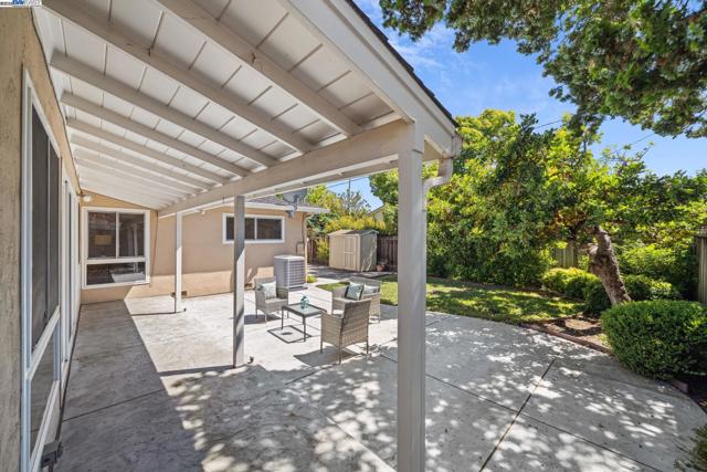 2082 Boxwood Way, Fremont CA: https://media.crmls.org/mediaz/3bb65080-534e-4607-92ee-19b807a5144b.jpg