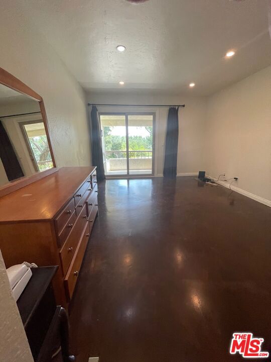 23502 Coso, Mission Viejo CA: https://media.crmls.org/mediaz/3bb6a941-645d-4f38-97b0-1c36425f78d4.jpg