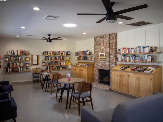 156 Dogwood Pl, San Ramon CA: https://media.crmls.org/mediaz/3bb6f62b-f06b-4c41-a332-9ae5ad036dfb.jpg