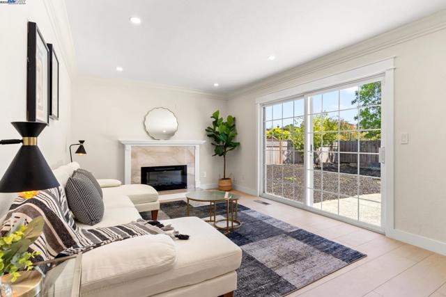 37807 Lobelia Dr, Newark CA: https://media.crmls.org/mediaz/3bb70fcb-90ce-48a3-ab9d-858cd04f9952.jpg