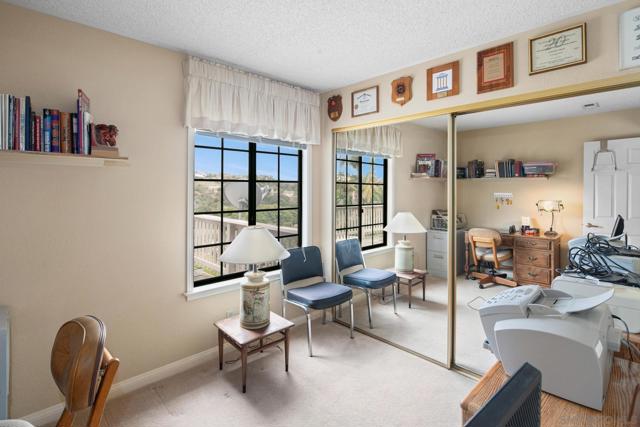 1705 Hawk View Dr, Encinitas CA: https://media.crmls.org/mediaz/3bb72555-a8a1-4e93-bd76-a20cddd1c685.jpg