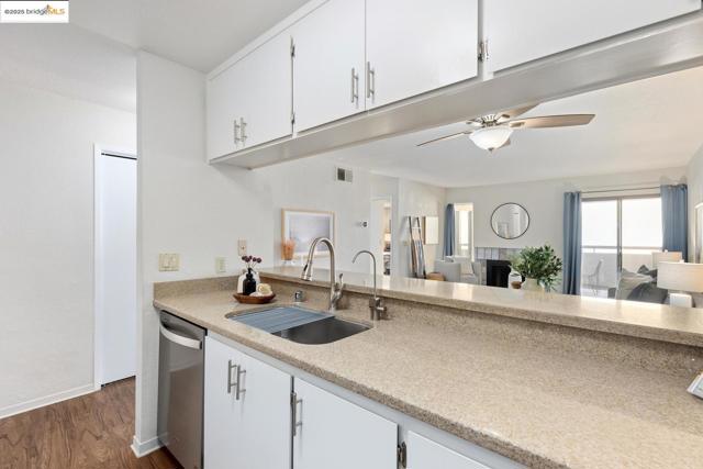 1391 Monument BLVD, Concord CA: https://media.crmls.org/mediaz/3bb75a26-0981-4bf0-be18-2f0e6d511aa3.jpg
