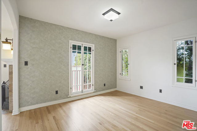 1811 Effie Street, Los Angeles CA: https://media.crmls.org/mediaz/3bb8b0ae-1fea-4182-92cf-7730720efa65.jpg