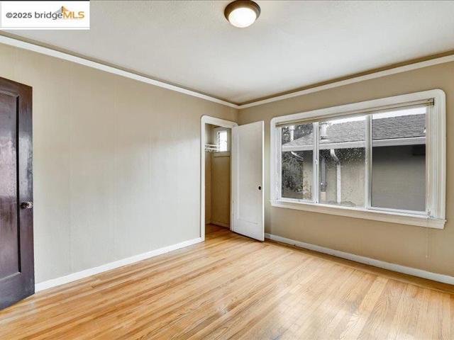 4211 Market St, Oakland CA: https://media.crmls.org/mediaz/3bb8b1fd-d388-4378-aed1-dbb592ffc34d.jpg